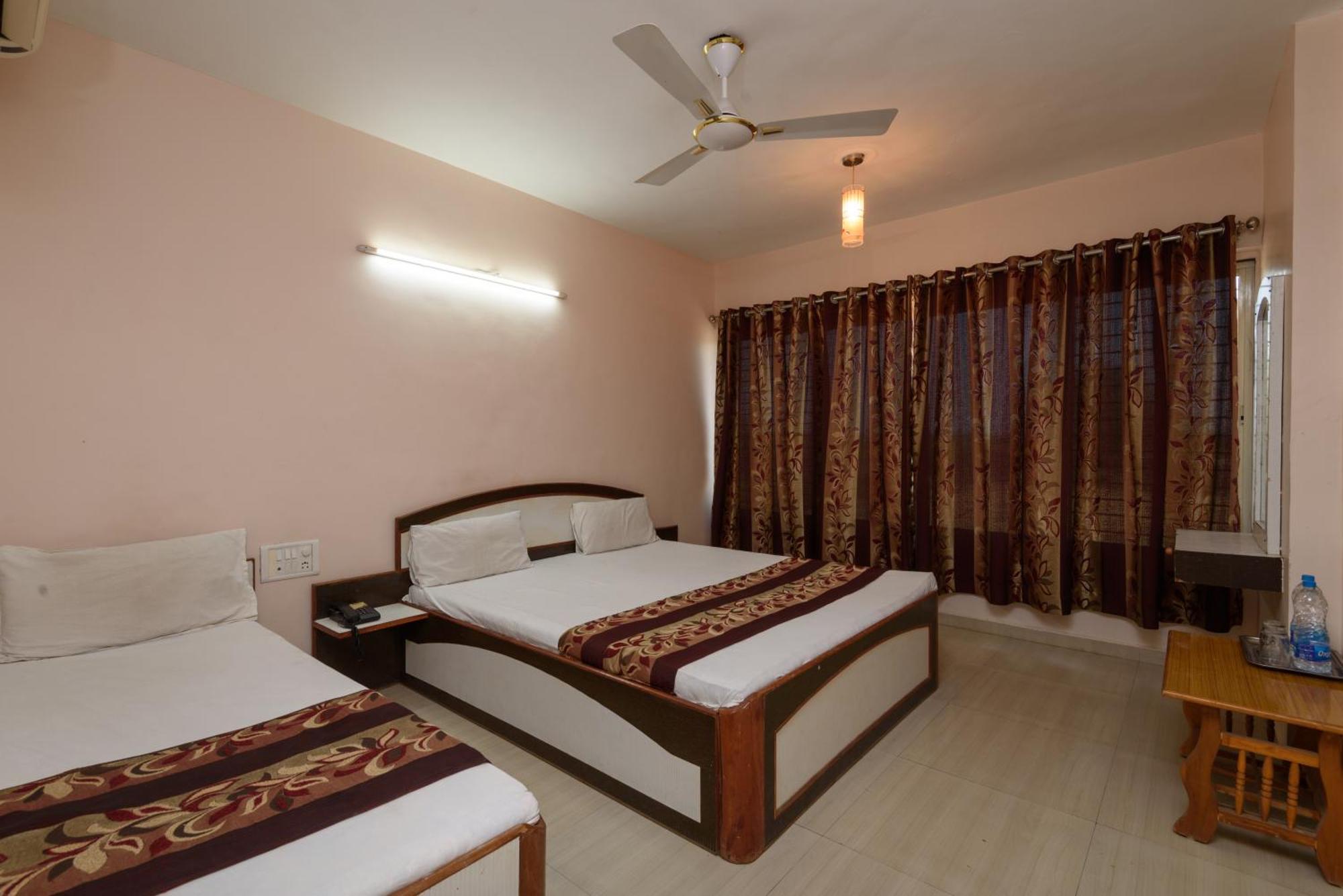 Hotel Sai Shraddha Shirdi Ngoại thất bức ảnh