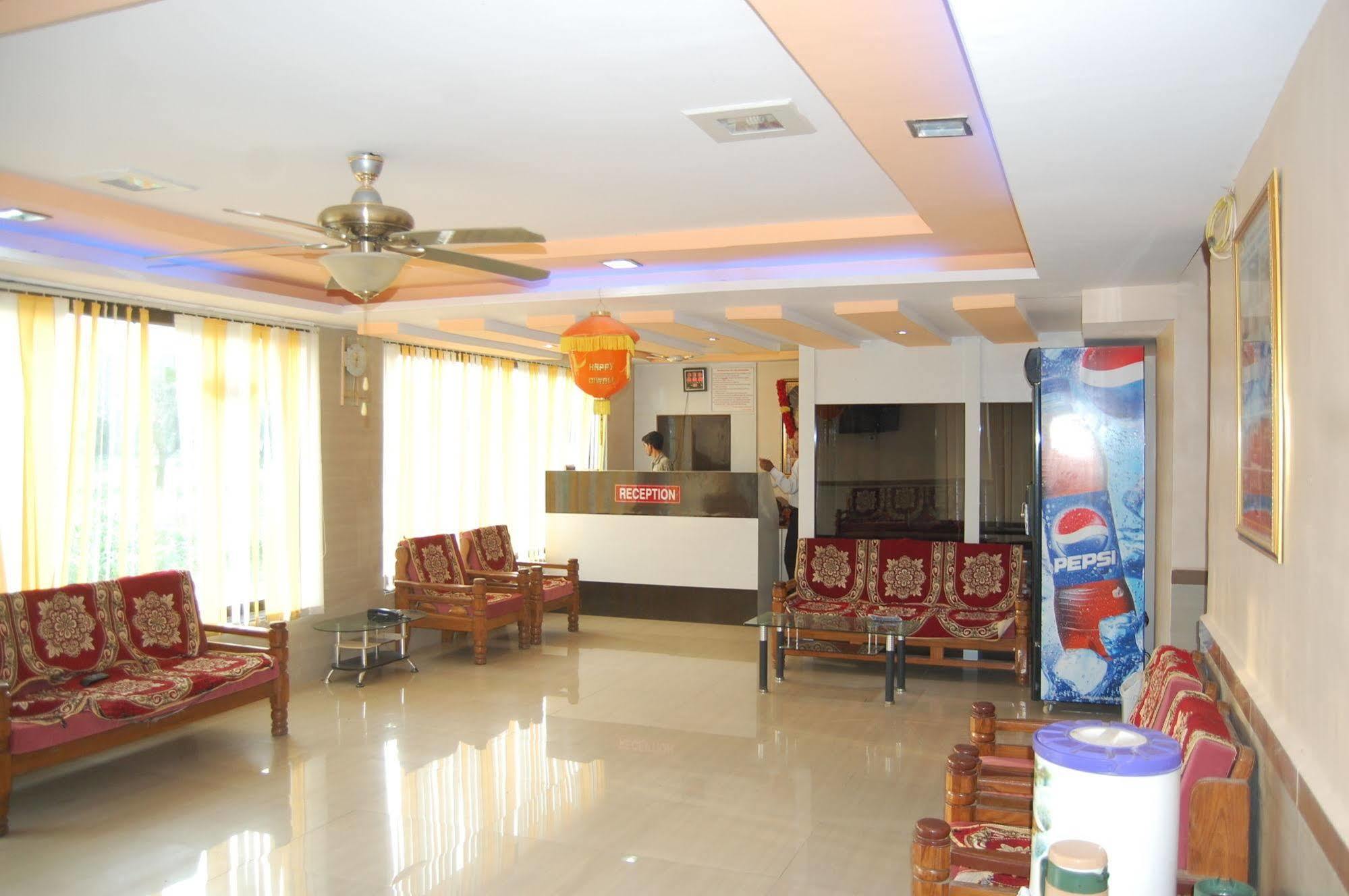 Hotel Sai Shraddha Shirdi Ngoại thất bức ảnh