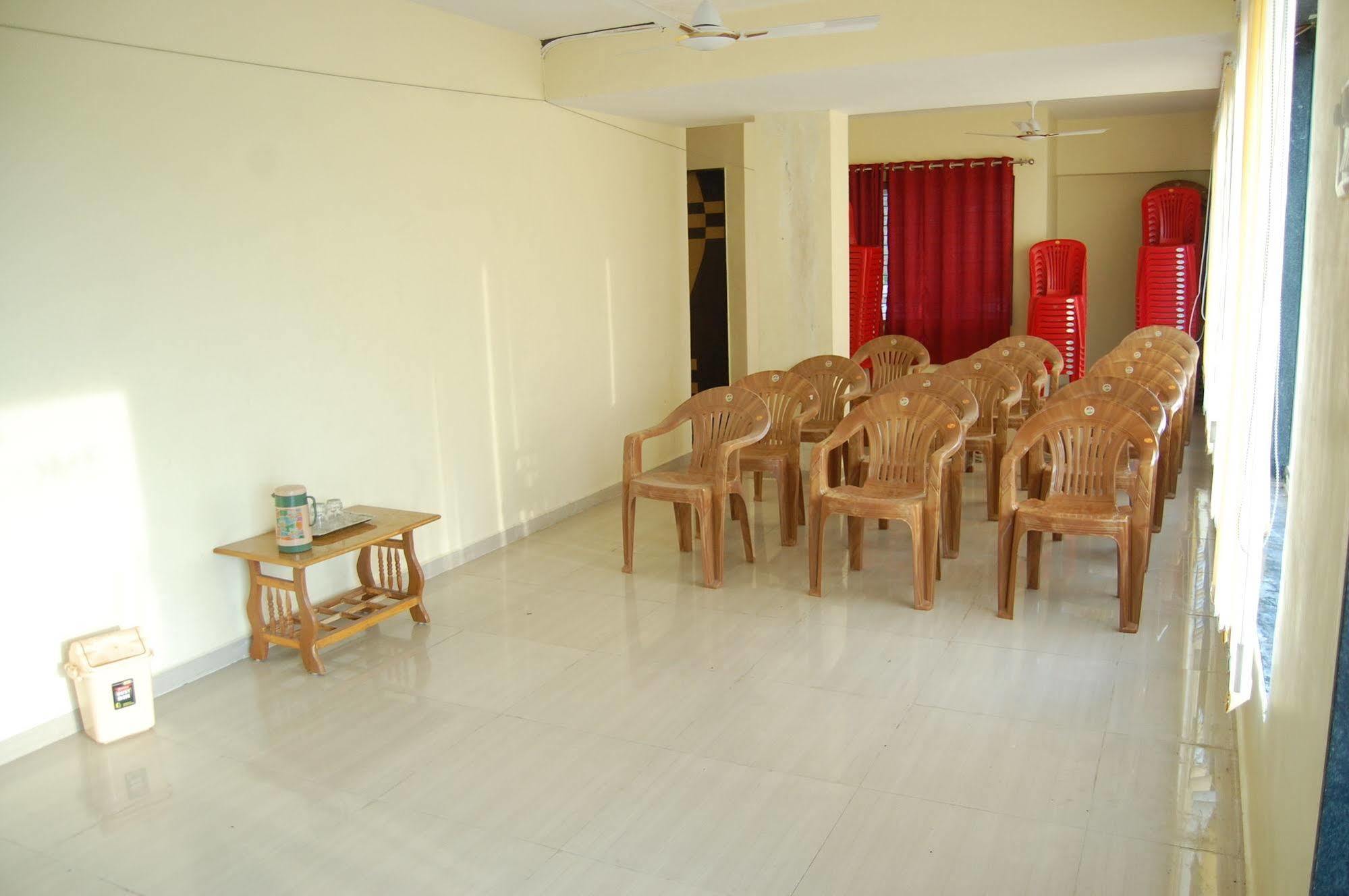 Hotel Sai Shraddha Shirdi Ngoại thất bức ảnh