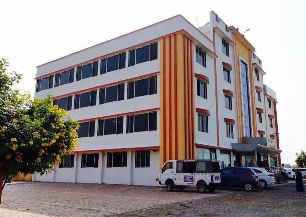 Hotel Sai Shraddha Shirdi Ngoại thất bức ảnh